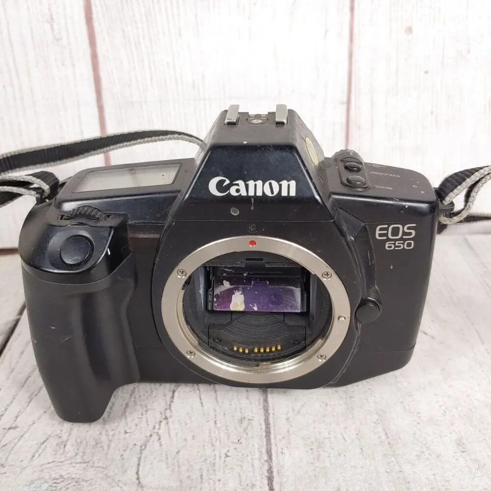FOR PARTS REPAIR - Canon EOS 650 35mm Film Camera SLR - Body Only - UNTESTED